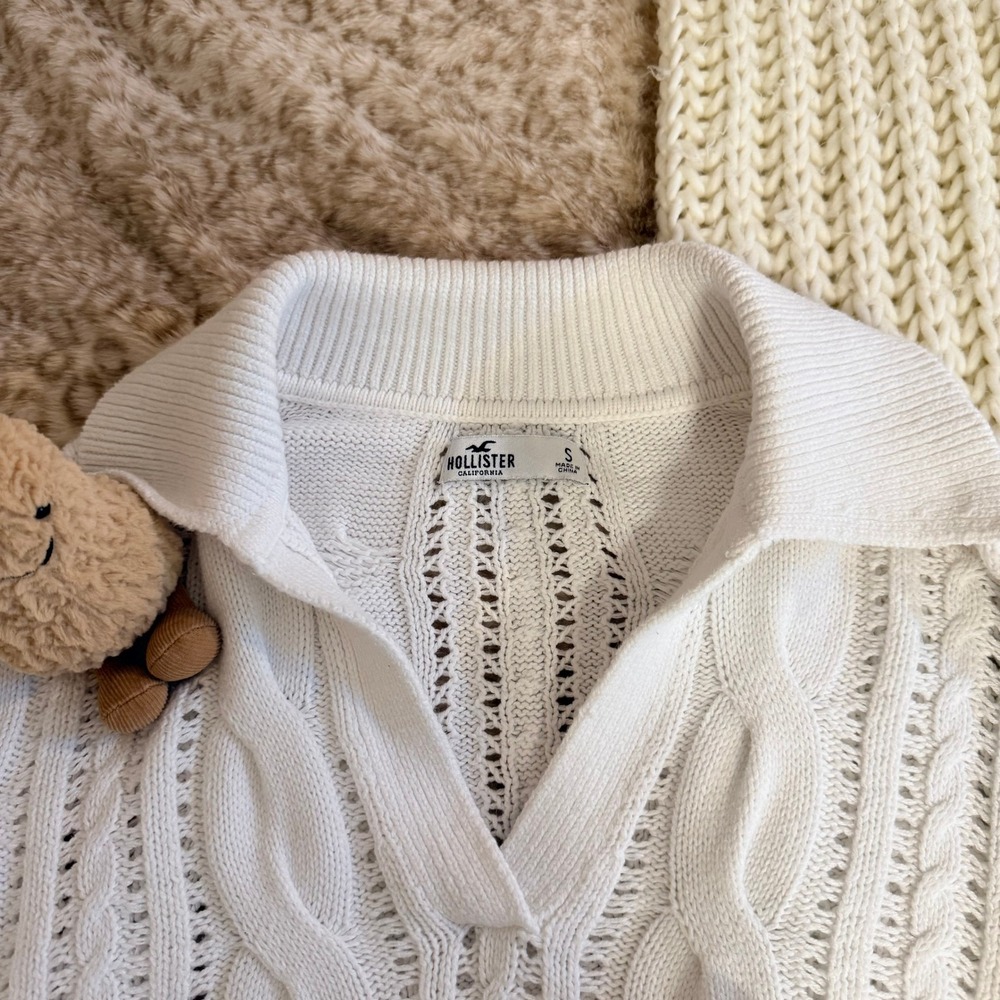 Hollister White Cable Knit Cropped Polo Sweater Size Small Womens V-Neck - Picture 2 of 5